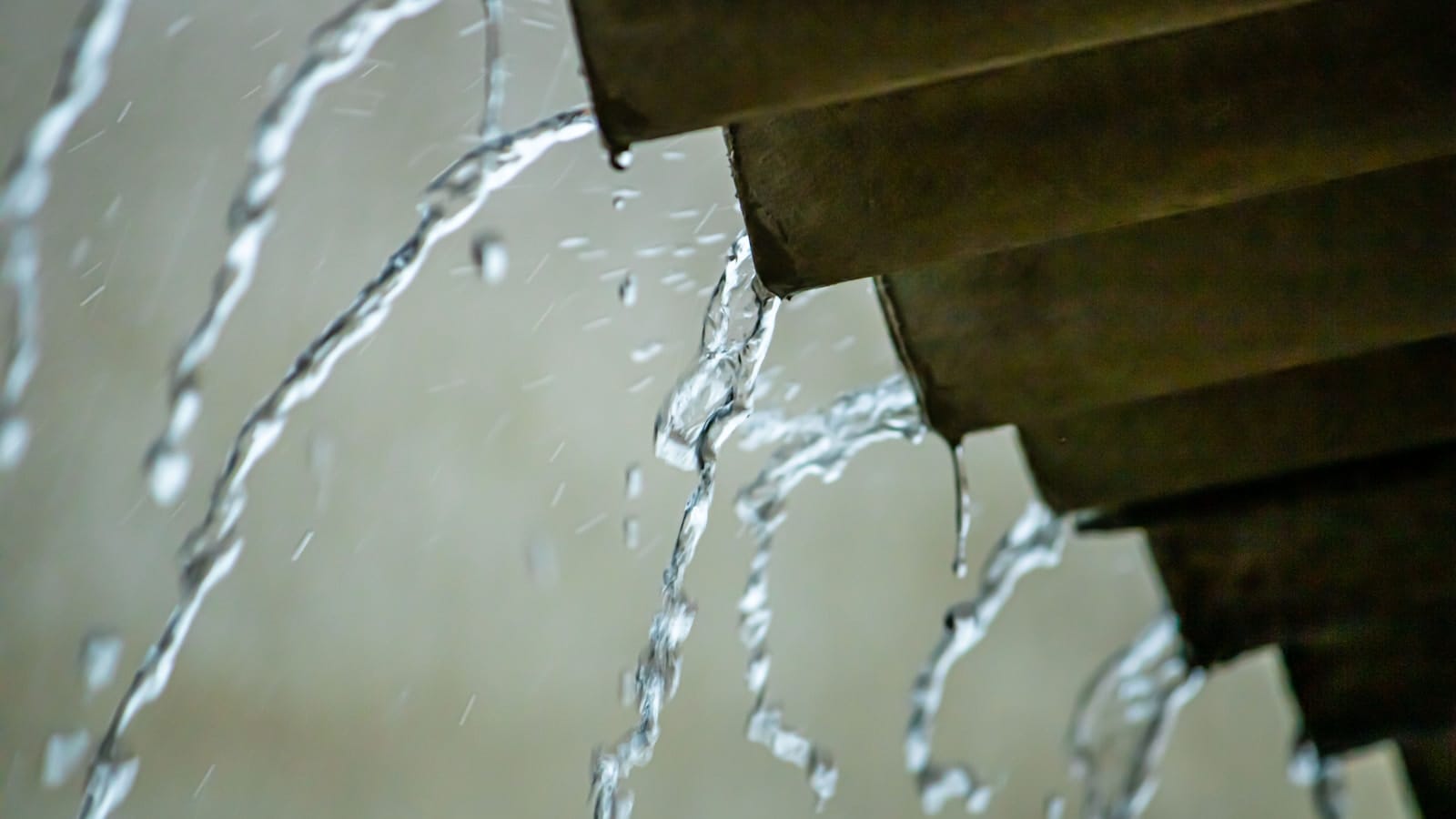 Water entering through a leak – water damage as a reason for replacement accommodation